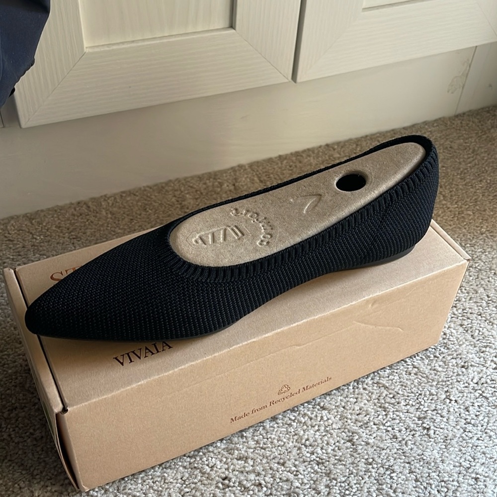 Vivaia Aria Black Flats
